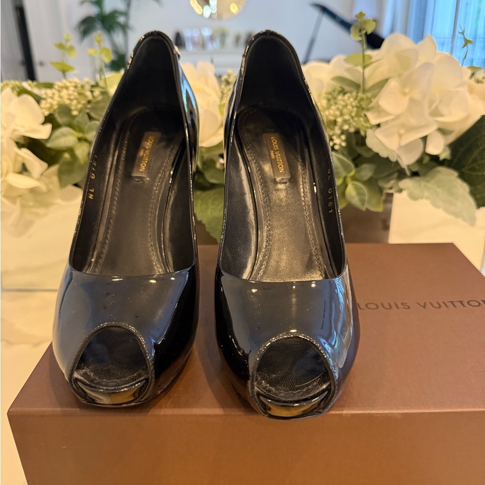 AUTHENTIC LV Louis Vuitton Black Heels with Gold Lock Detail - Picture 12 of 17